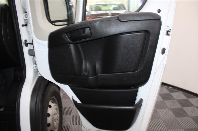 Vehicle image 21 of 32