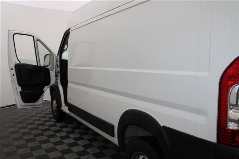 Vehicle image 13 of 32