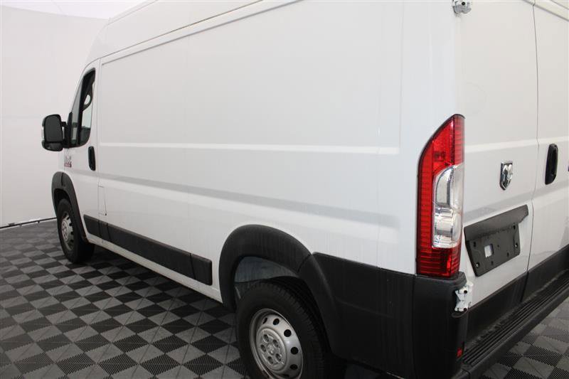 Vehicle image 8 of 32