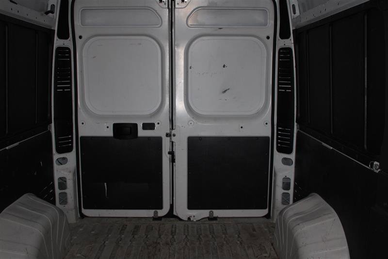 Vehicle image 29 of 32