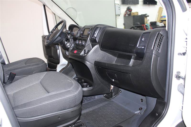 Vehicle image 22 of 32