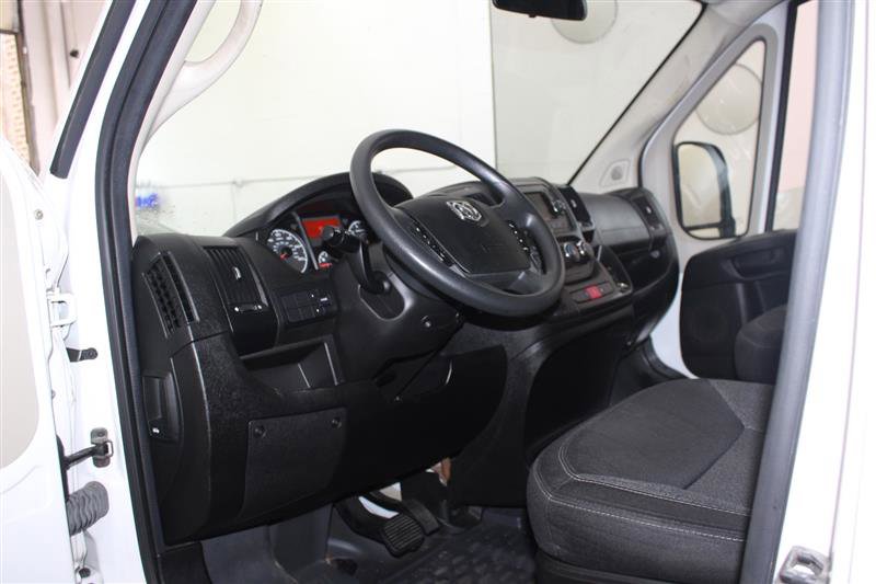 Vehicle image 26 of 32