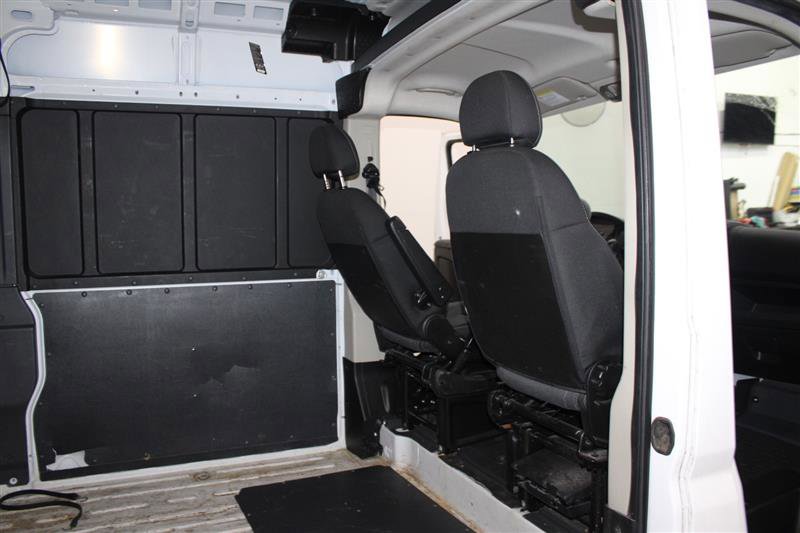 Vehicle image 18 of 32