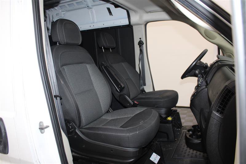 Vehicle image 24 of 32
