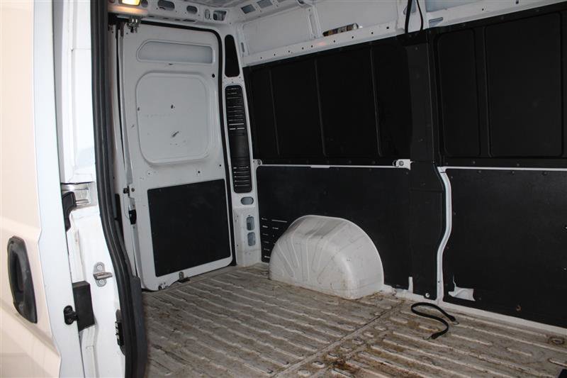 Vehicle image 20 of 32