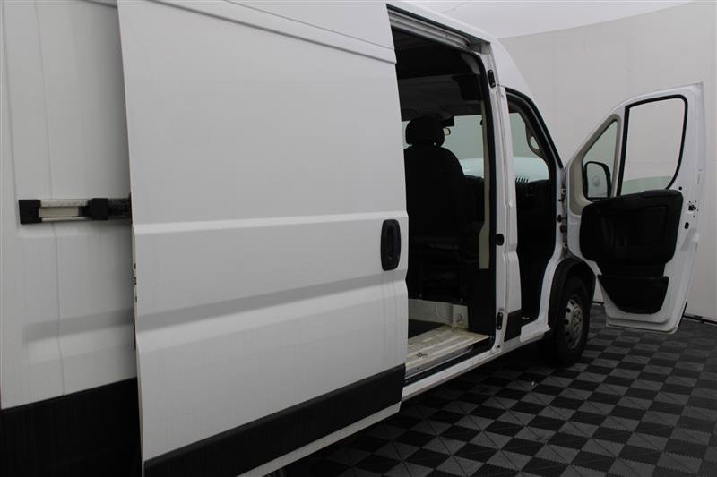 Vehicle image 10 of 32