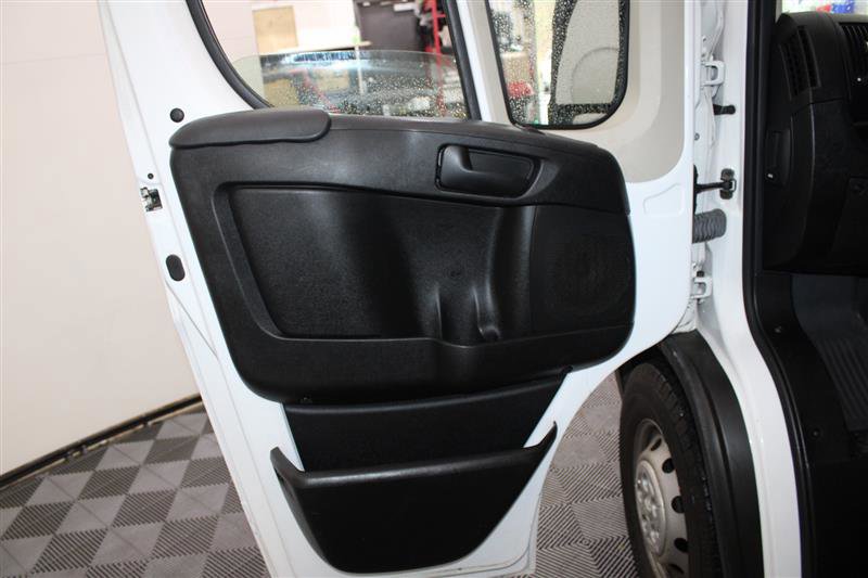 Vehicle image 25 of 32