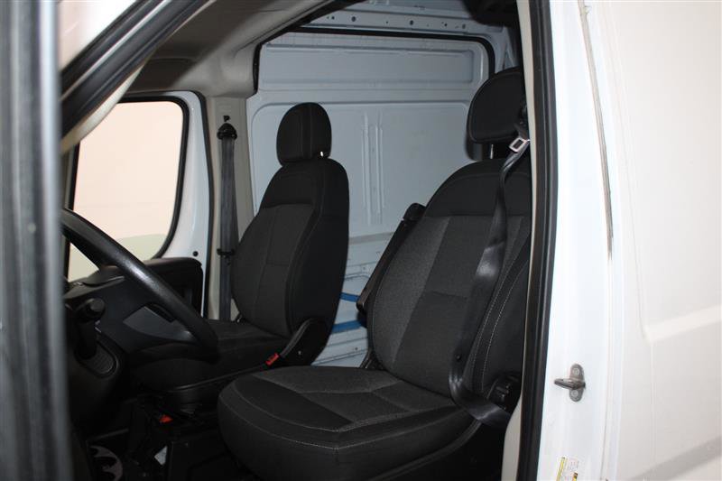 Vehicle image 28 of 32