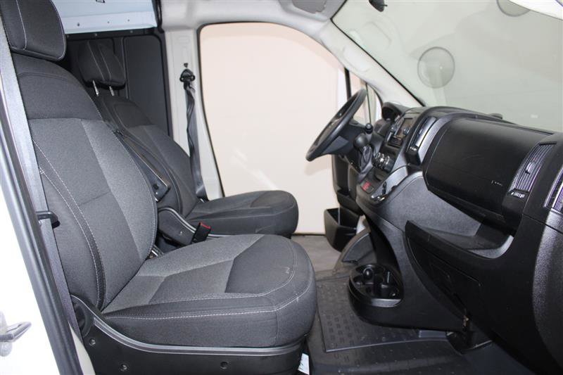 Vehicle image 23 of 32