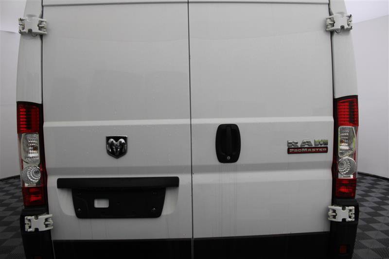 Vehicle image 11 of 32