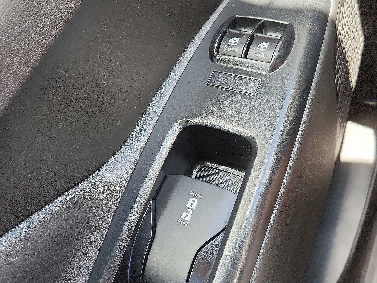 Vehicle image 14 of 16