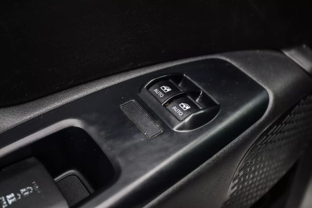 Vehicle image 40 of 48