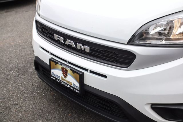 Vehicle image 34 of 48