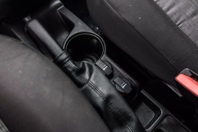 Vehicle image 27 of 48