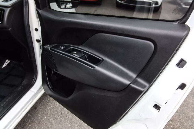 Vehicle image 41 of 48