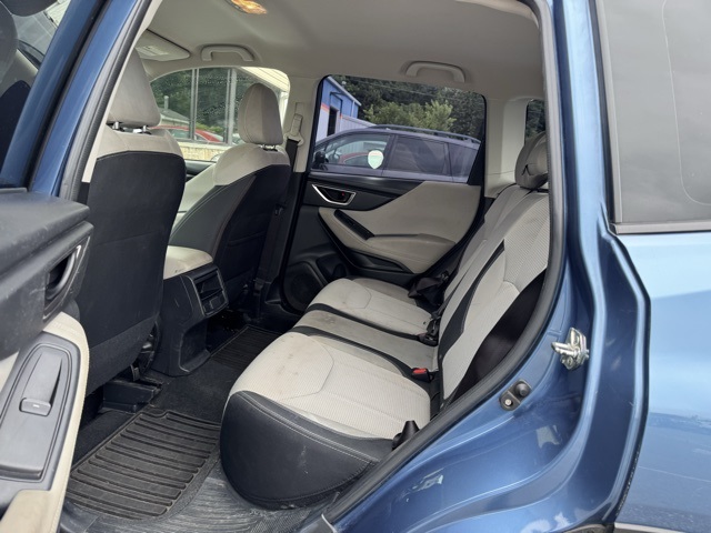 Vehicle image 5 of 6