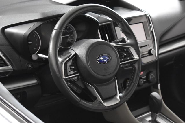 Vehicle image 21 of 32