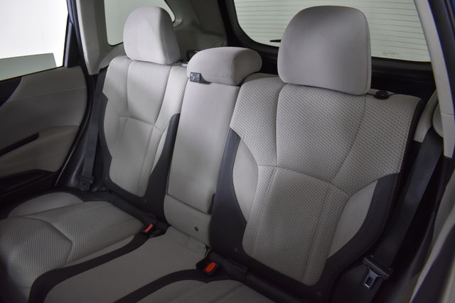Vehicle image 16 of 32