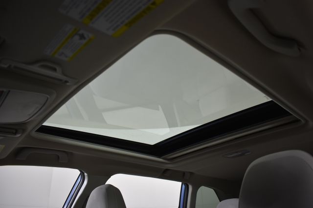 Vehicle image 15 of 32