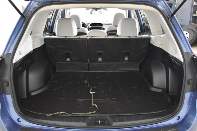Vehicle image 17 of 32