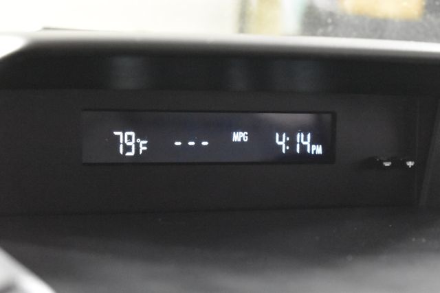 Vehicle image 26 of 32