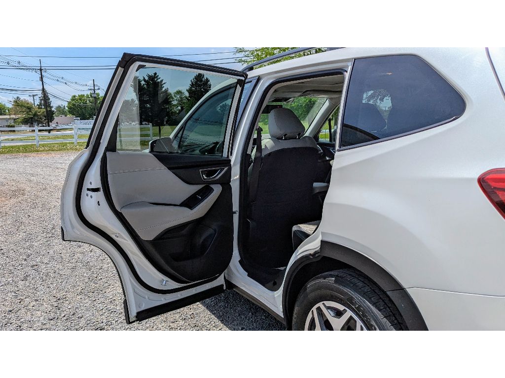 Vehicle image 10 of 29