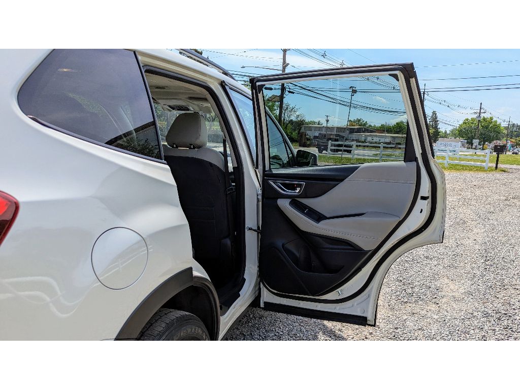 Vehicle image 12 of 29