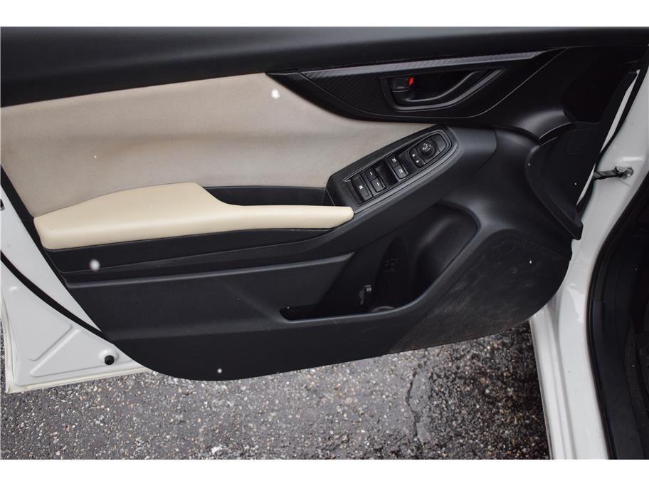 Vehicle image 21 of 31