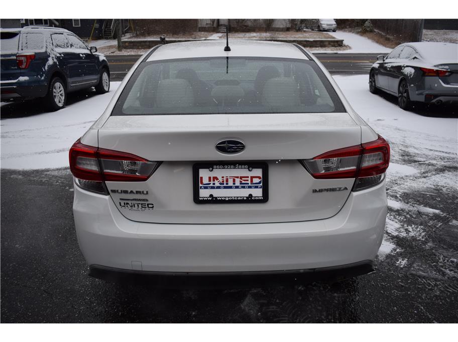 Vehicle image 10 of 31