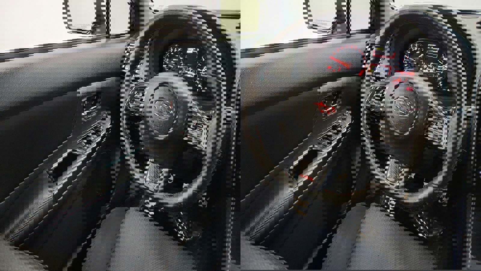 Vehicle image 32 of 48
