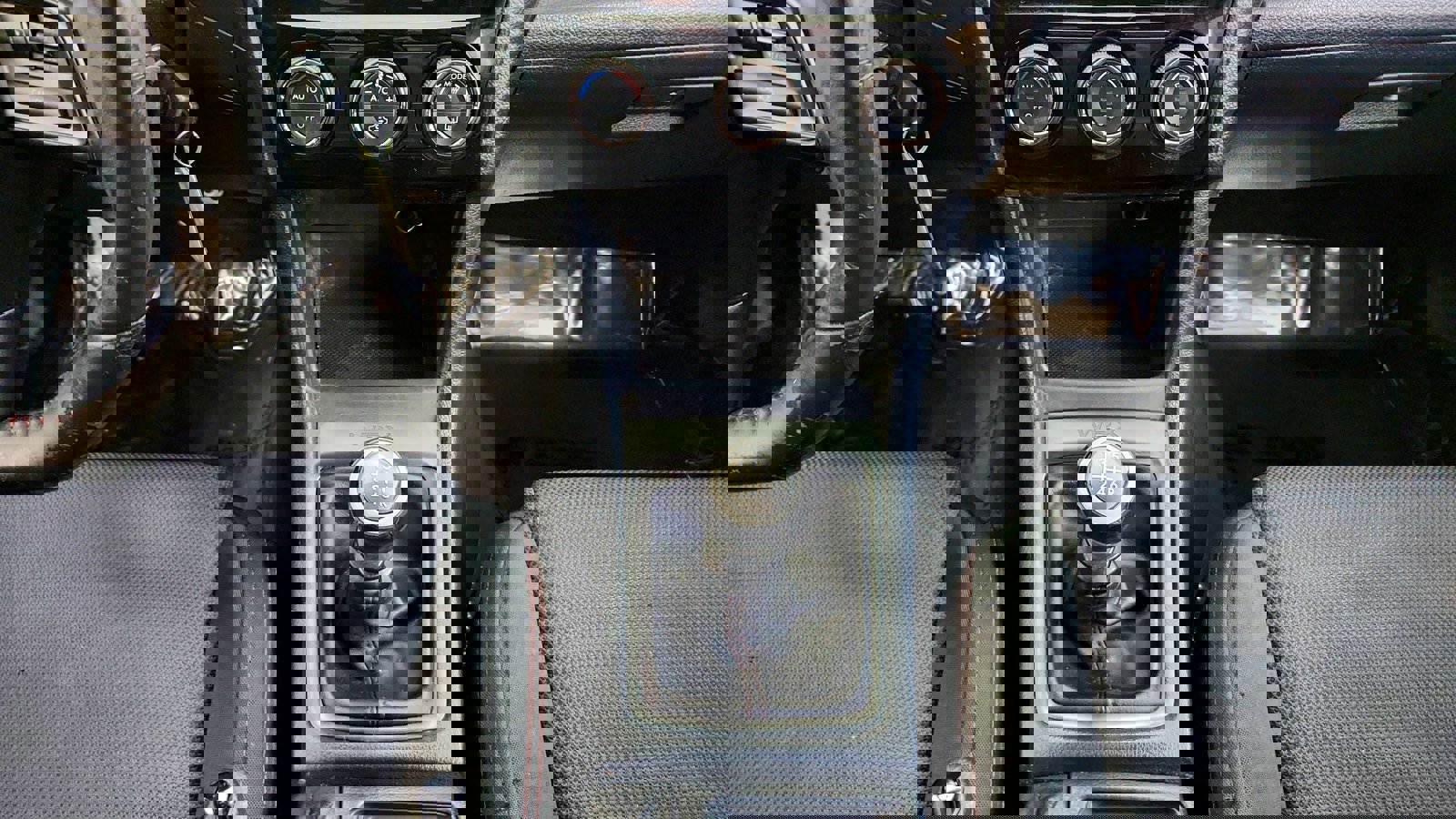 Vehicle image 44 of 48