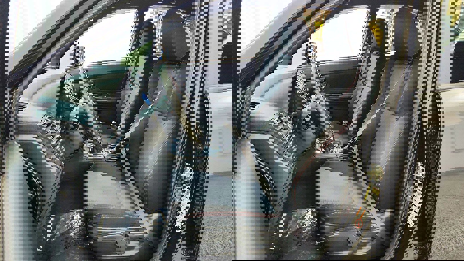 Vehicle image 25 of 48