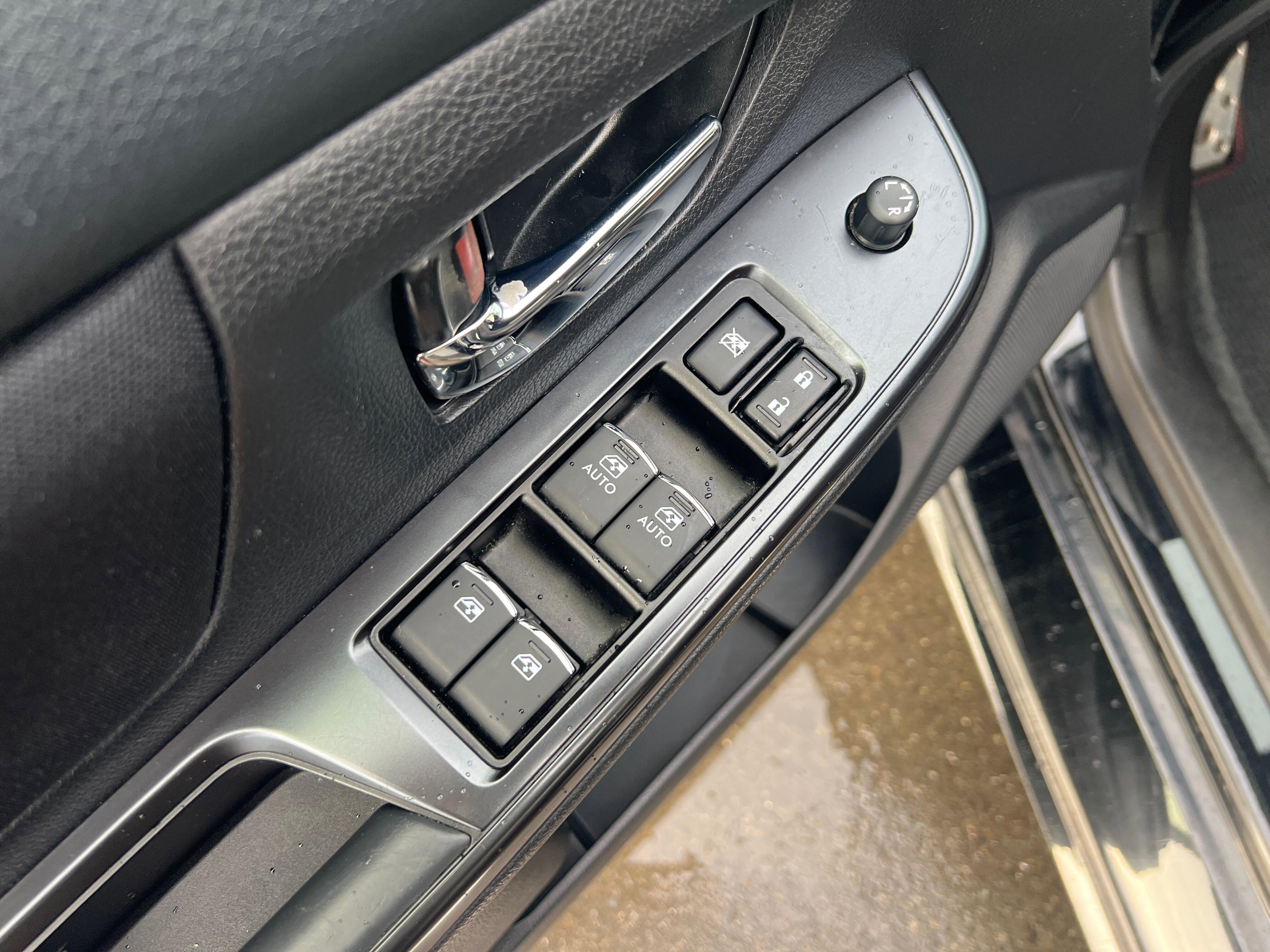 Vehicle image 21 of 23