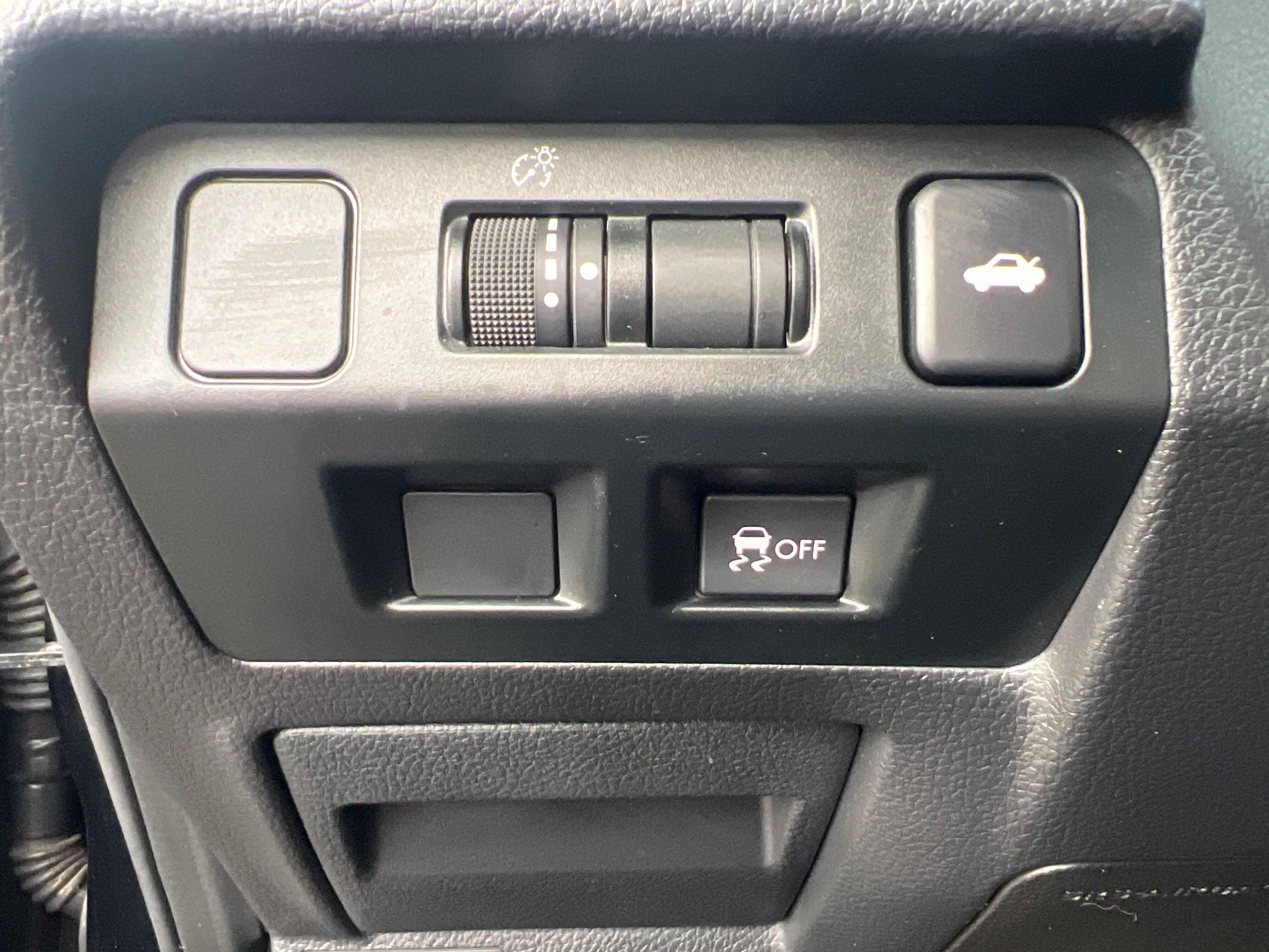 Vehicle image 19 of 23