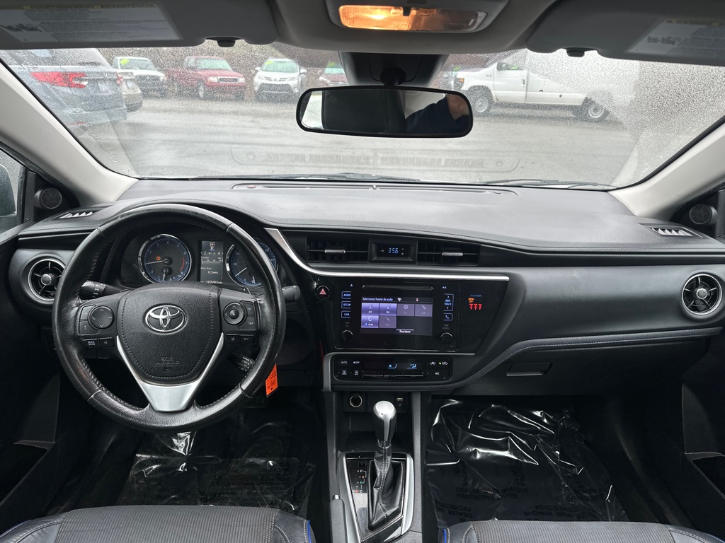Vehicle image 21 of 38