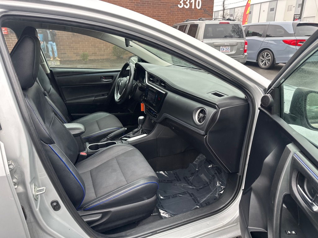 Vehicle image 18 of 38