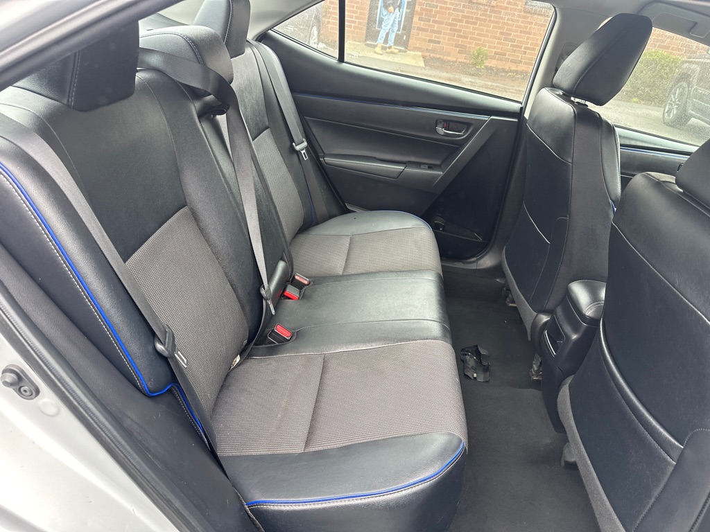 Vehicle image 17 of 38
