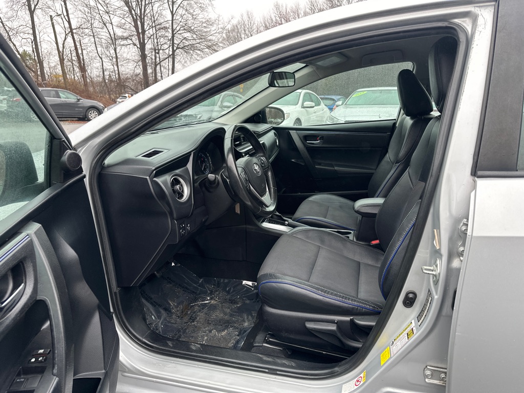 Vehicle image 10 of 38