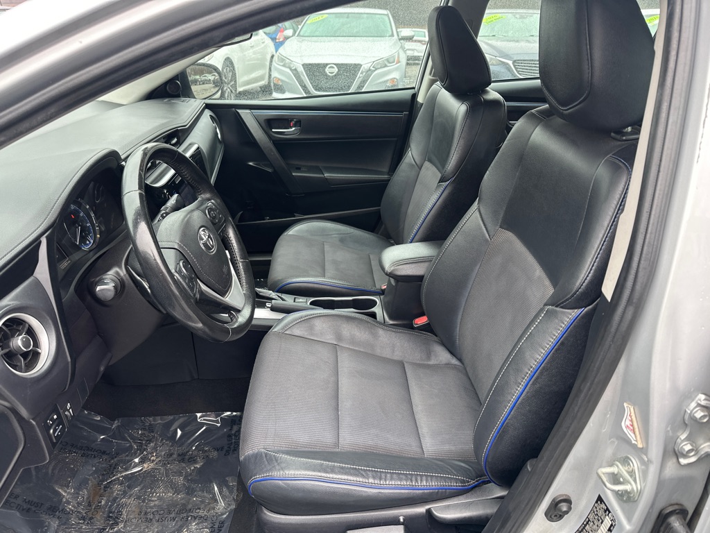 Vehicle image 11 of 38