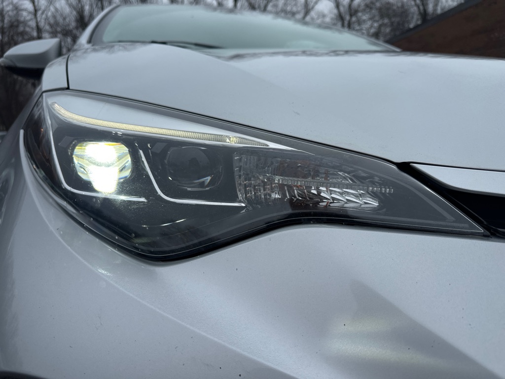 Vehicle image 33 of 38