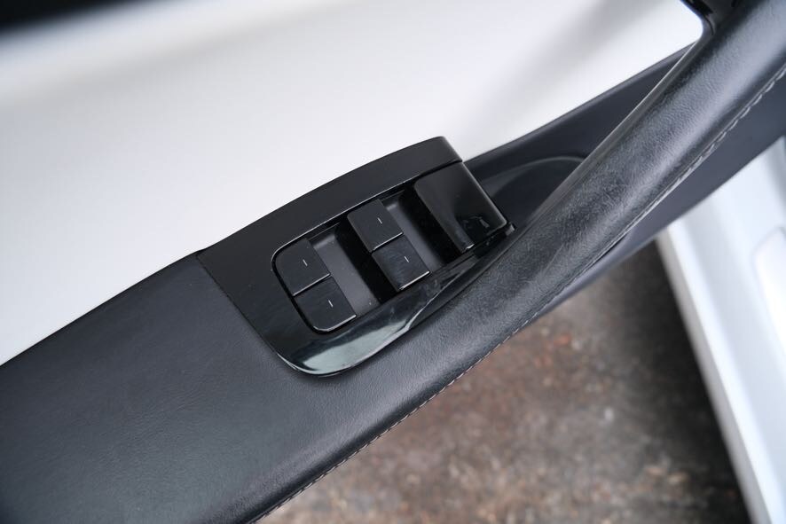 Vehicle image 17 of 35