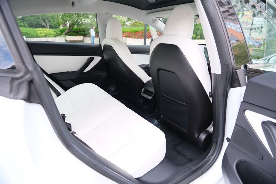 Vehicle image 21 of 35