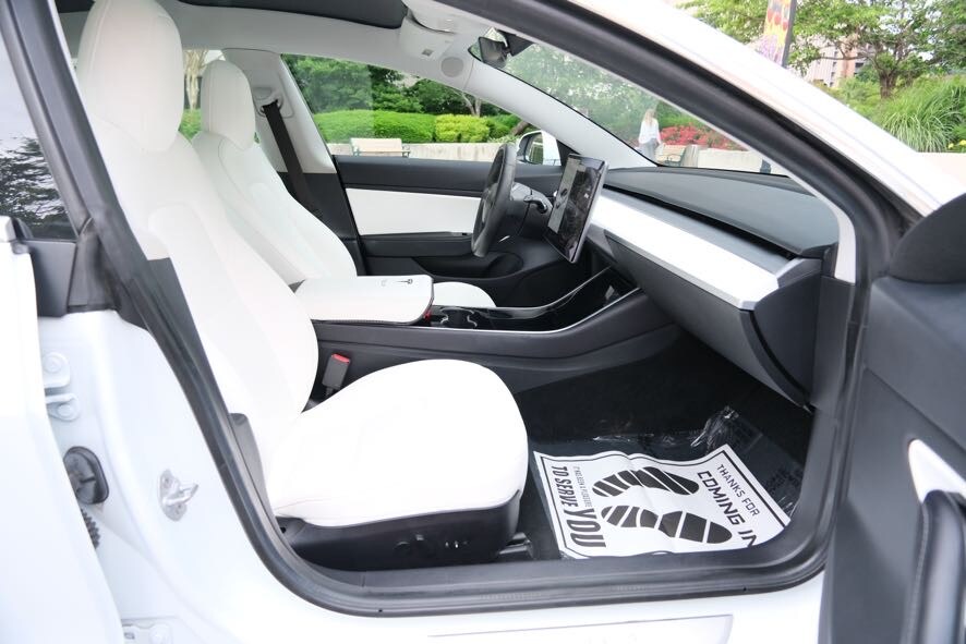 Vehicle image 28 of 35