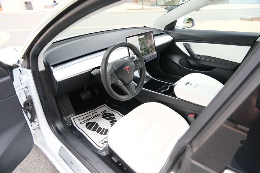 Vehicle image 14 of 35