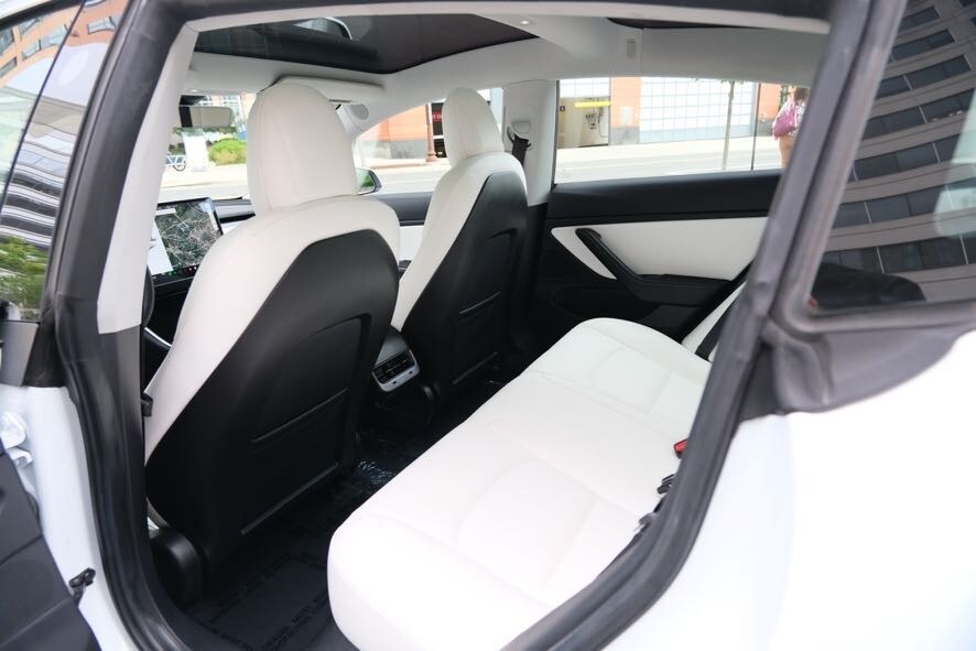 Vehicle image 18 of 35