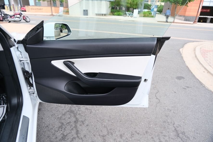 Vehicle image 29 of 35