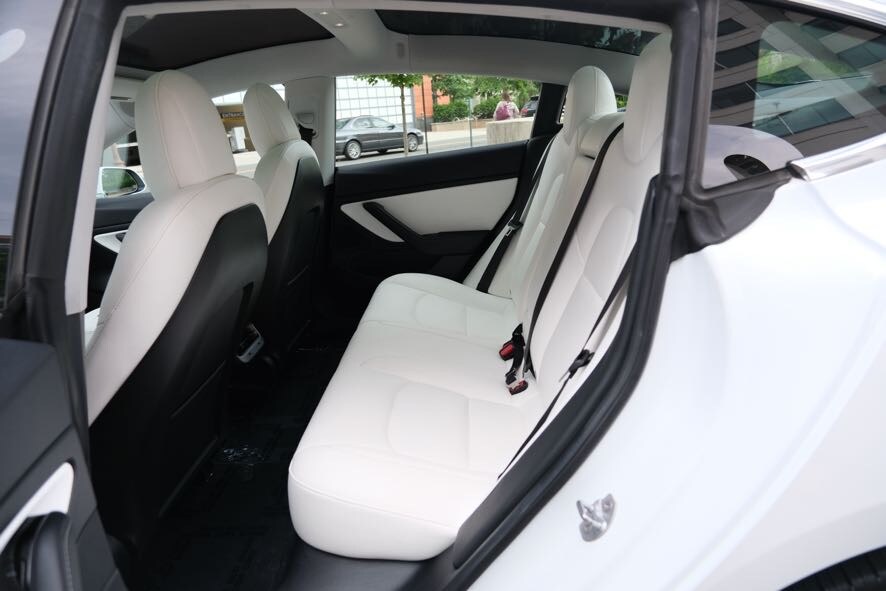 Vehicle image 19 of 35