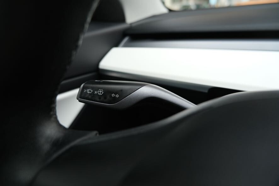 Vehicle image 33 of 35