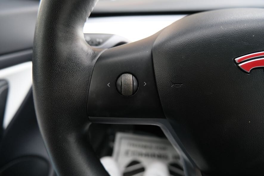 Vehicle image 31 of 35