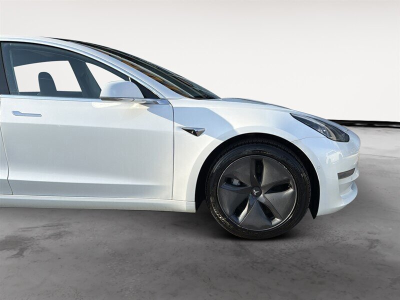 2019 Tesla Model 3 Long Range Image 3 of 17